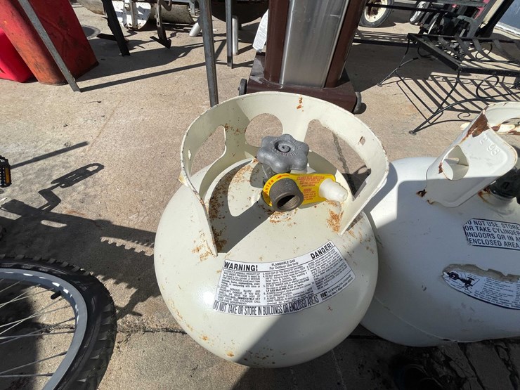 #4088-•-propane-tanks-(03)-image-3