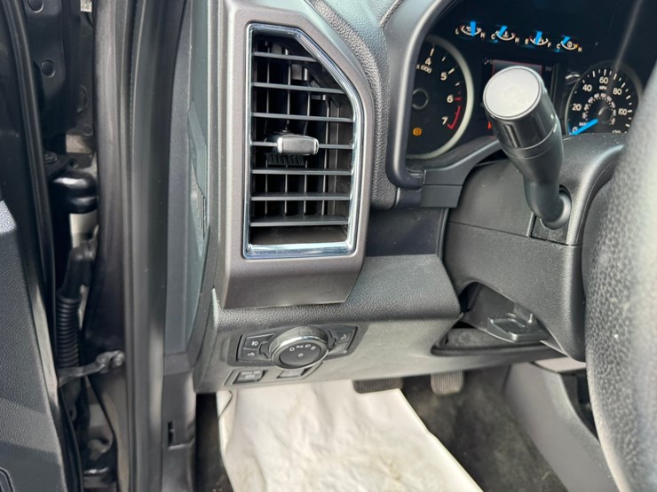 2015-ford-f150-xlt-image-38