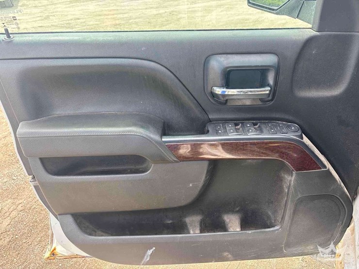 2014-gmc-sierra-1500-4x4-crew-cab-pickup-truck-image-11