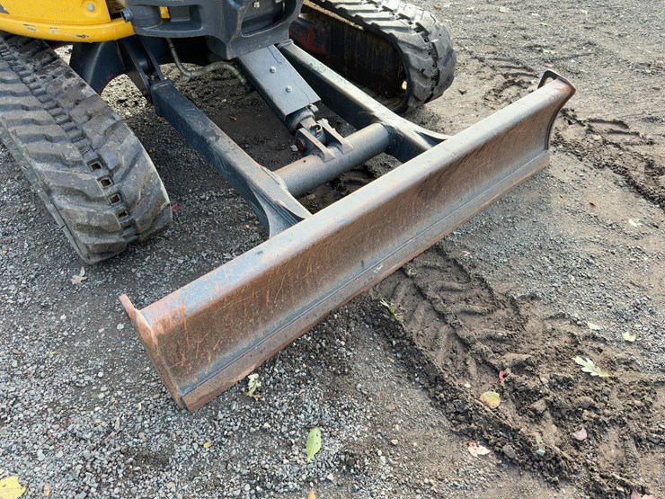 2021-deere-35g-image-17