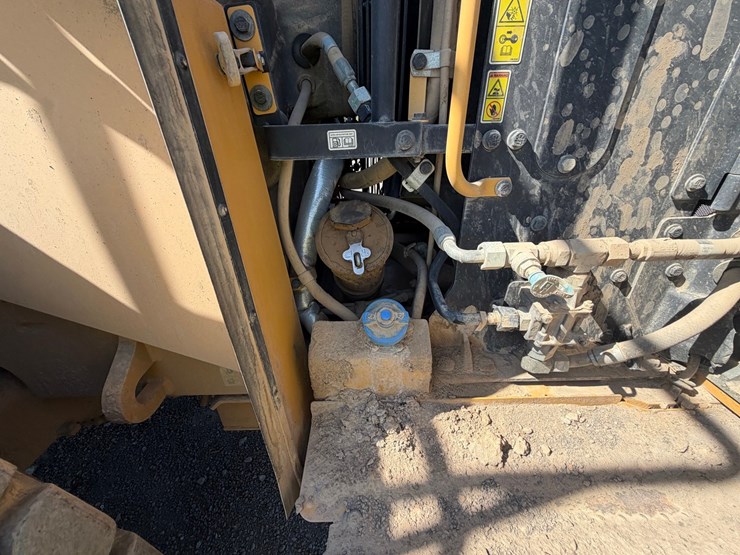 2015-caterpillar-950m-image-42