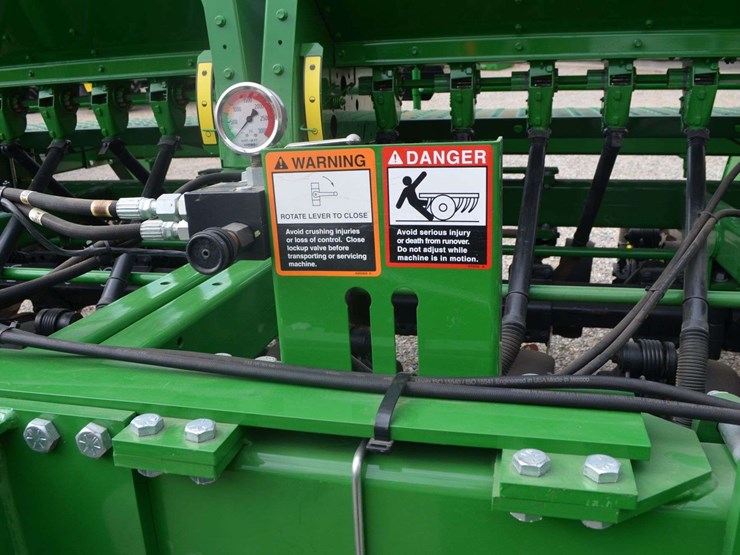 2016-john-deere-1590-image-16