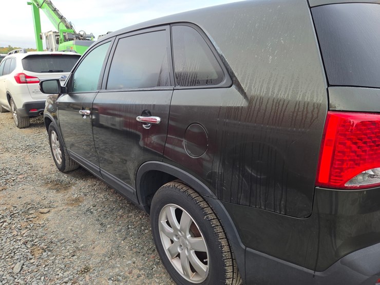 2011-kia-sorento-image-19