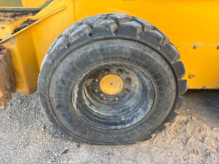 2021-deere-330g-image-53