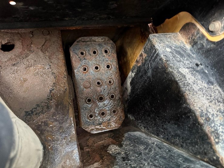 john-deere-325-image-22