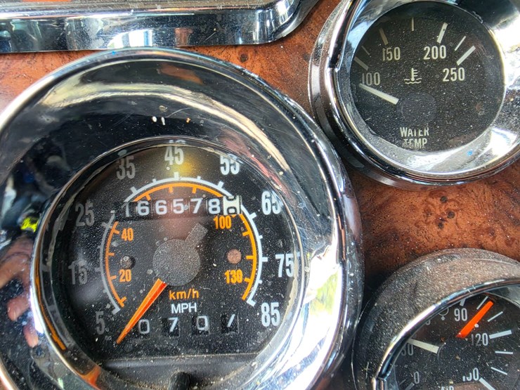 2005-peterbilt-379-image-68