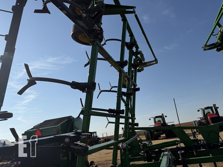 2023-john-deere-2430-image-22
