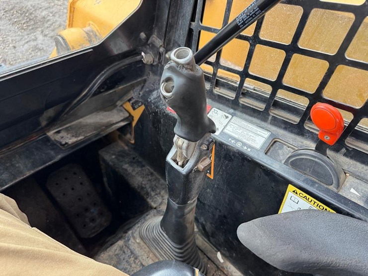 john-deere-325-image-19