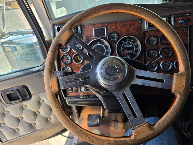 2003-kenworth-w900-image-73
