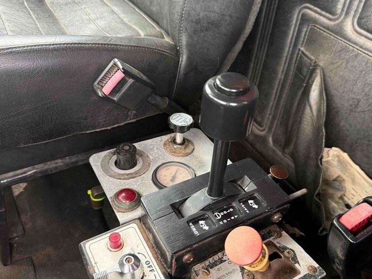2000-mack-rd690s-image-37