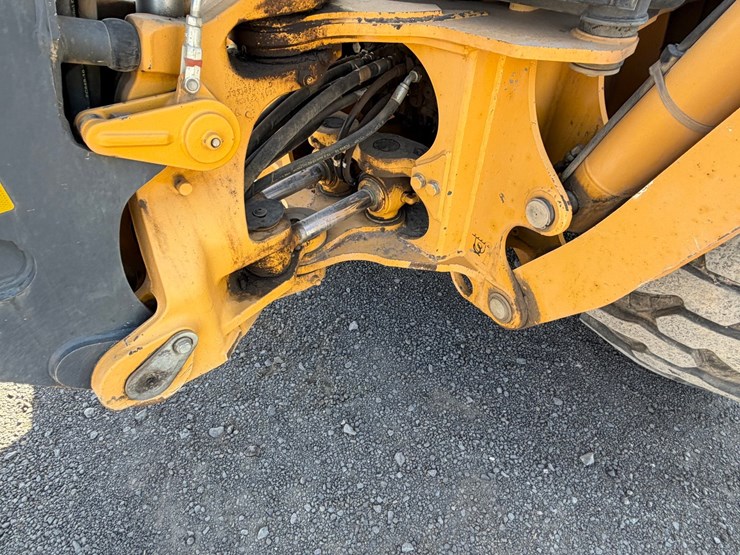 2017-deere-410l-image-32