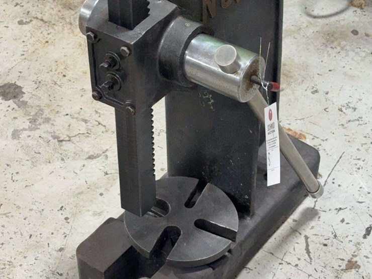 dayton-industrial-model:-3z949-3-ton-arbor-press-image-3