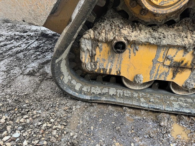 2020-caterpillar-249d-image-19