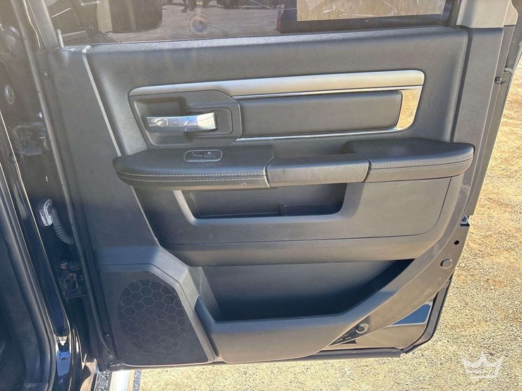 2013-dodge-1500-image-24