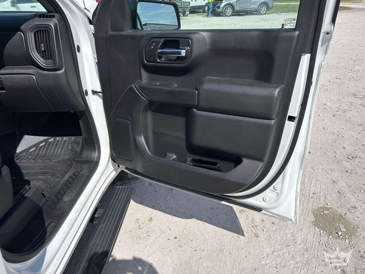 2022-chevrolet-silverado-1500-image-24