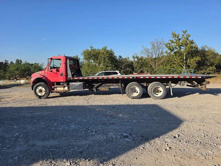 2006-freightliner-m2-106-image-6