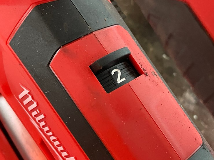 #5510-•-milwaukee-18v-cordless-grease-gun-image-10