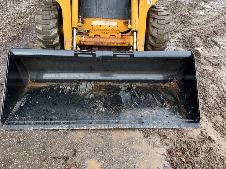 john-deere-325-image-10