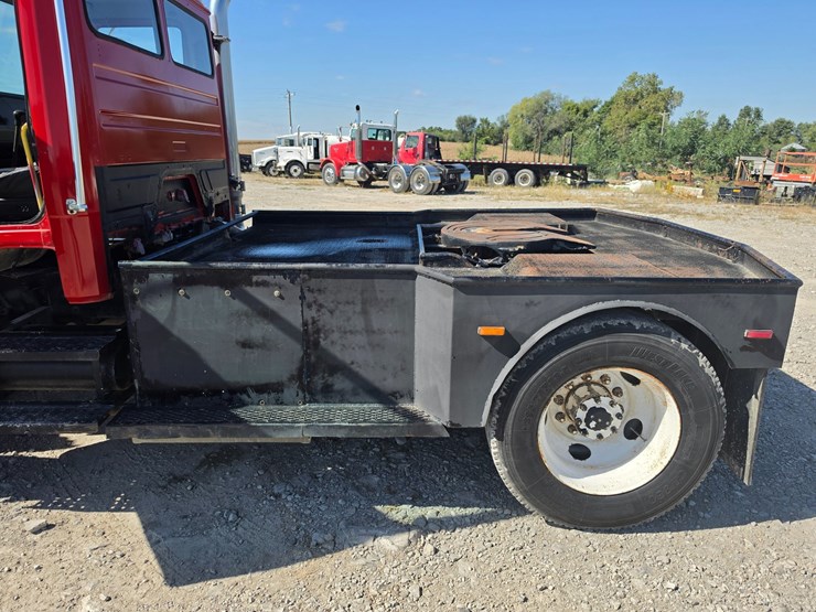 1997-freightliner-fl70-image-71