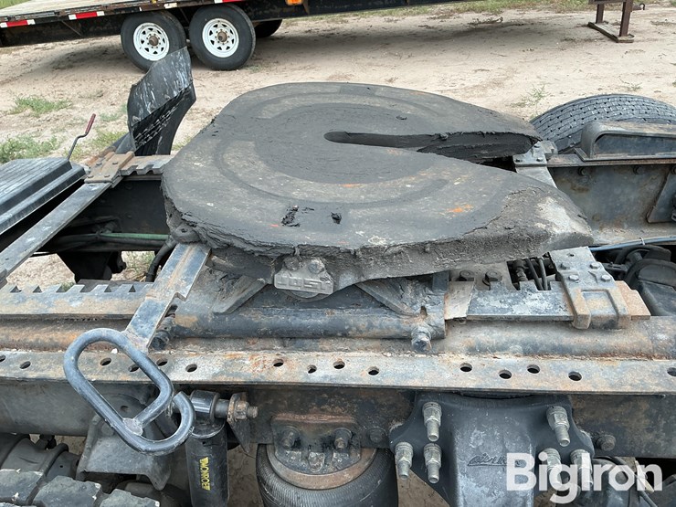 2004-freightliner-century-120-image-12