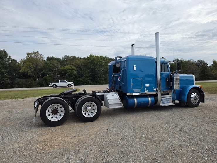 2005-peterbilt-379-image-18