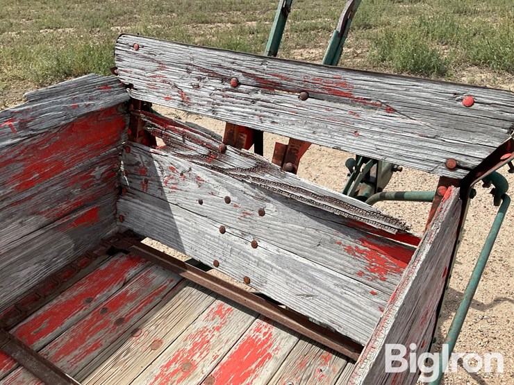 new-idea-m-12a-manure-spreader-image-15