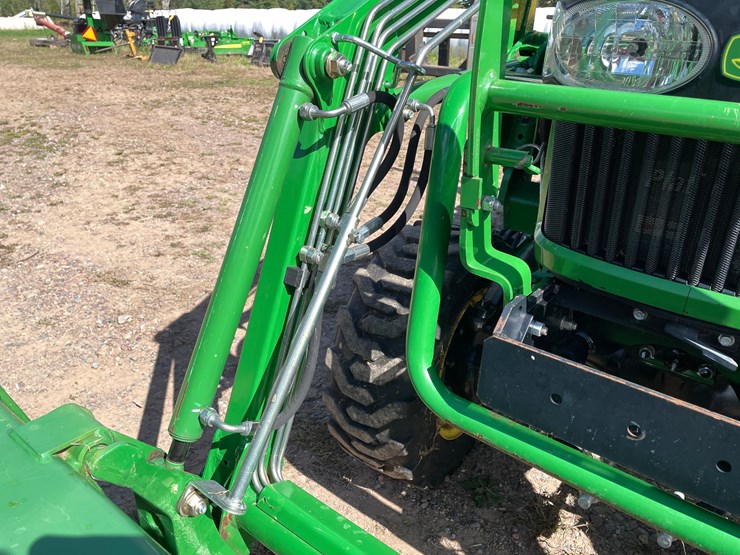 2025-john-deere-2025r-image-30