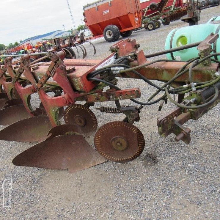 INTERNATIONAL 735
