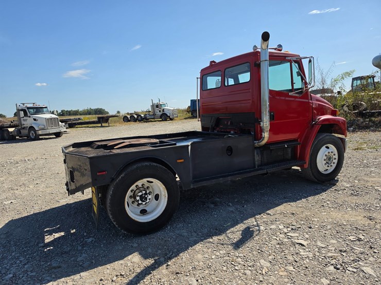 1997-freightliner-fl70-image-17