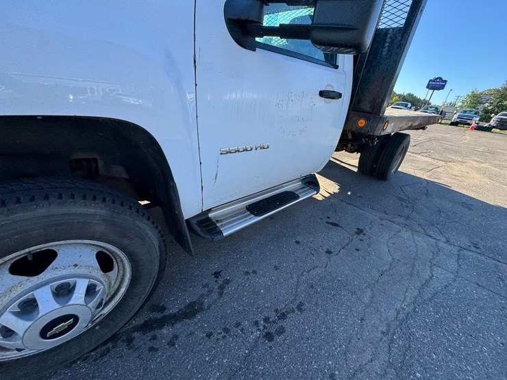 2014-chevrolet-3500-image-11