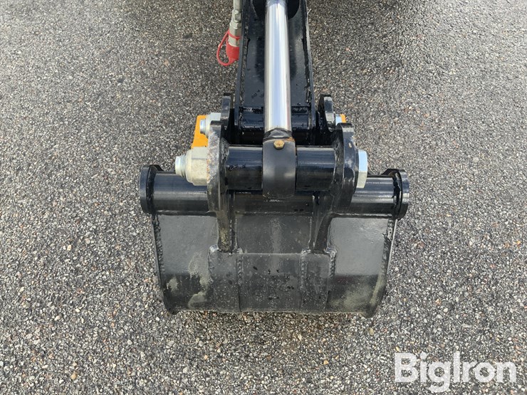 2026-massey-ferguson-730-image-16