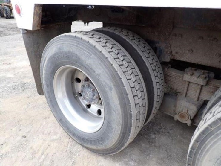 2015-freightliner-114sd-image-65