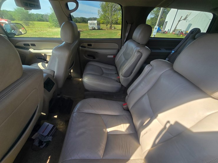 2003-chevrolet-suburban-image-53