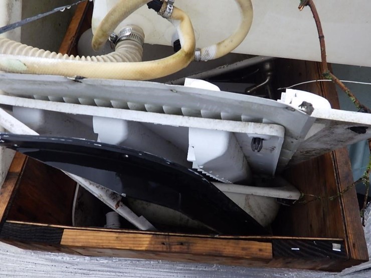 misc.-rv-parts,-windows,-tanks,-etc.-image-9