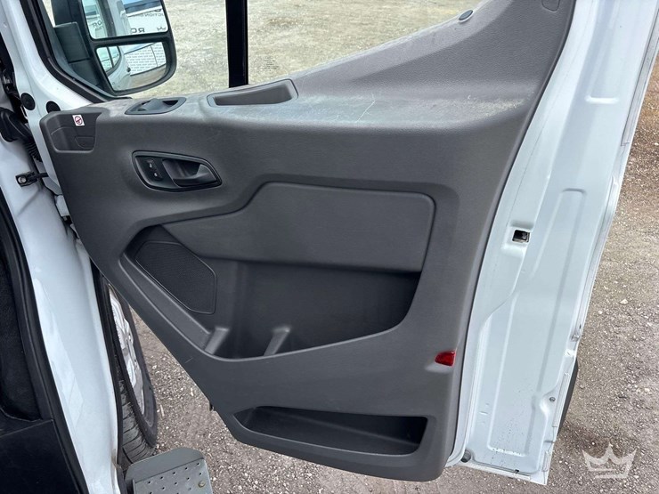 2020-ford-transit-image-24