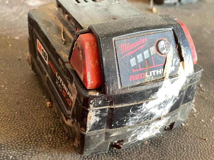 #5512-•-(3)-milwaukee-18v-batteries-and-charger-image-10