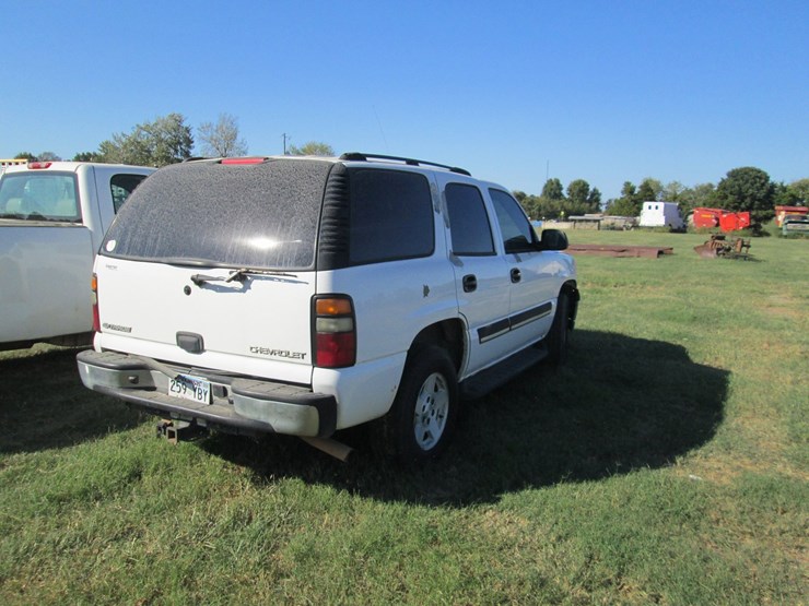 2004-chevrolet-tahoe-image-3