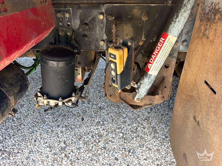 2017-freightliner-m2-106-image-39