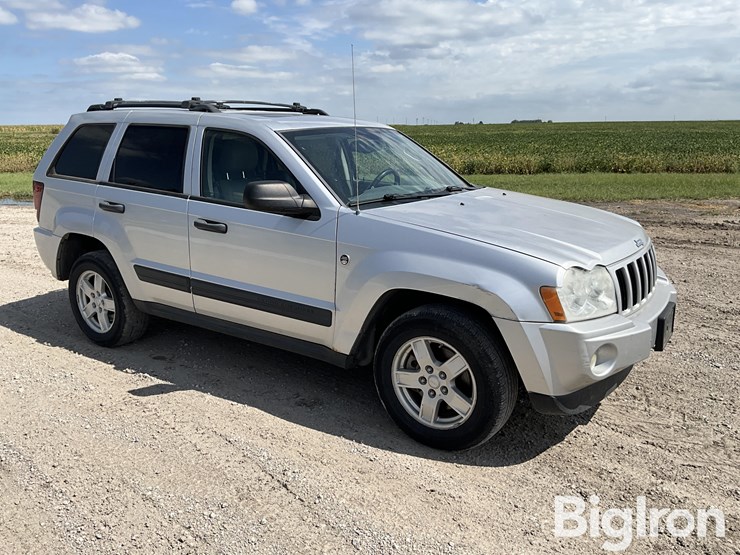 2005-jeep-grand-cherokee-laredo-image-3