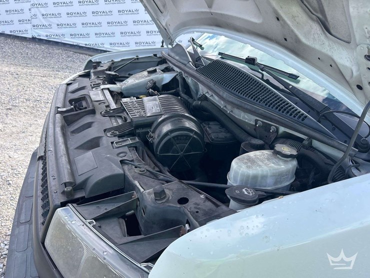 2020-chevrolet-express-2500-image-9