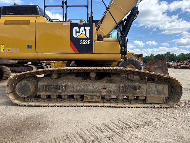 2019-caterpillar-352f-image-110