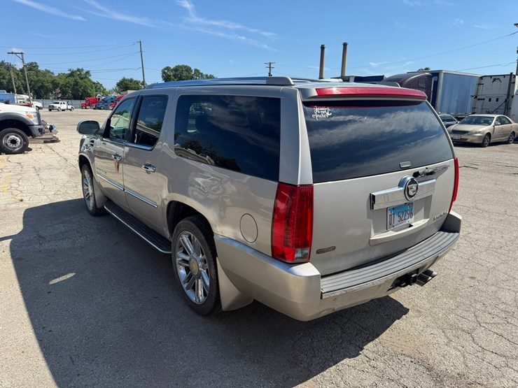2008-cadillac-escalade-image-7