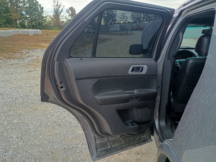 2013-ford-explorer-image-57
