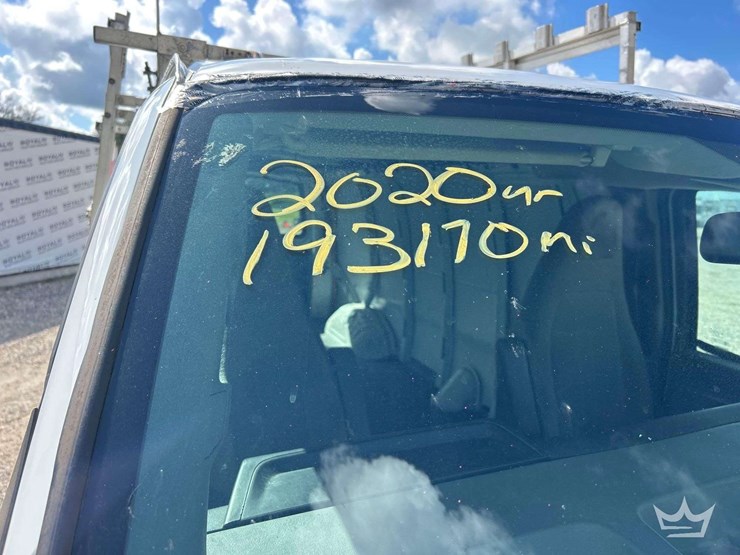 2020-chevrolet-express-2500-image-28