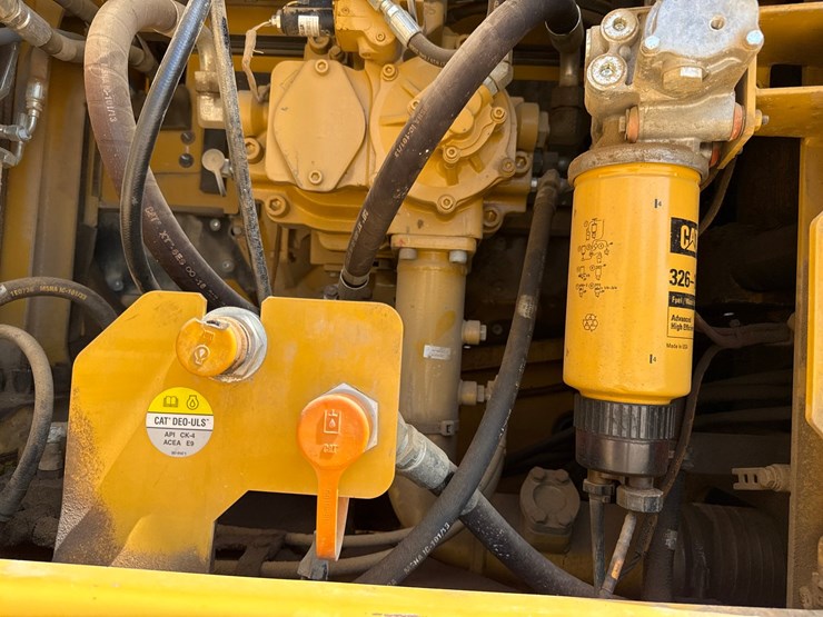 2019-caterpillar-352f-image-69
