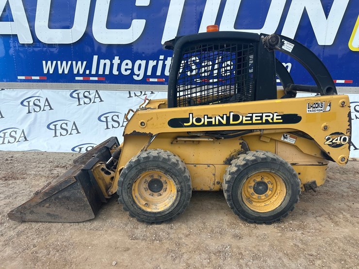 2003-john-deere-240-image-2