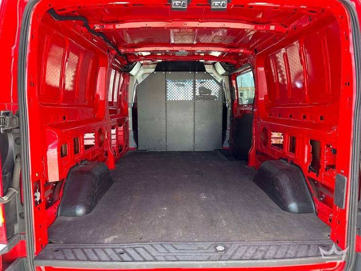 2016-ford-transit-image-11