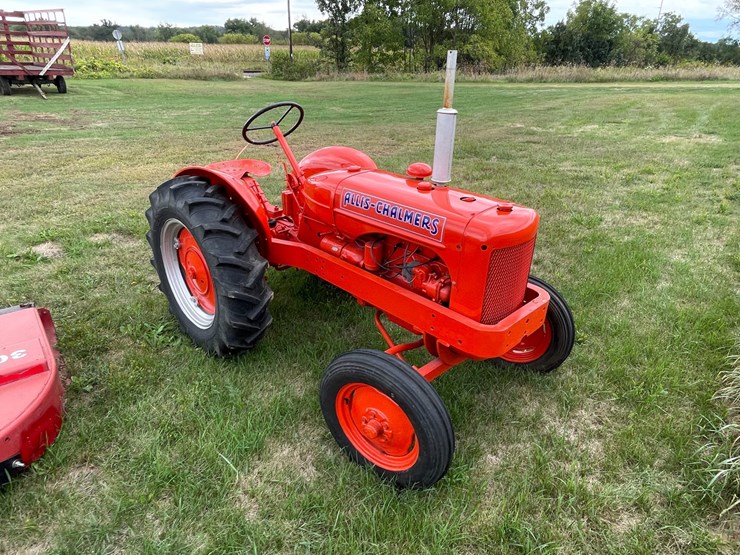 #1003-•-allis-chalmers-ib-tractor-image-3