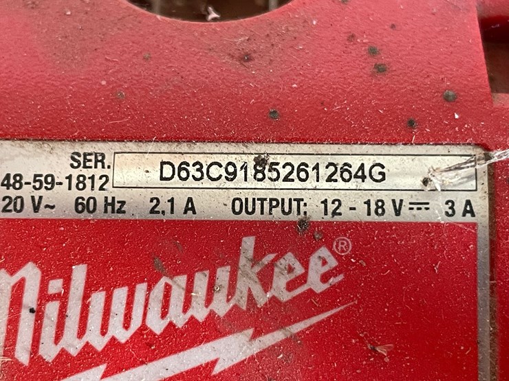 #5512-•-(3)-milwaukee-18v-batteries-and-charger-image-38