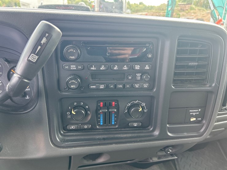 2005-gmc-sierra-2500-image-49